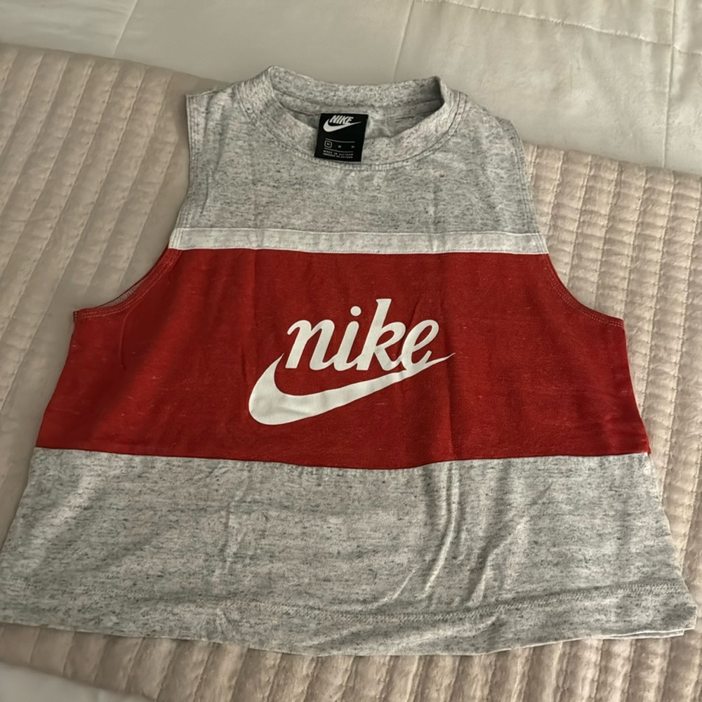 Cropped Nike Workout Tank